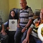 dunyanin en yasli ailesi olarak guinness rekorlar kitabina girmislerdi her gun ogle yemeginde ayni corbayi iciyorlardi DWWQABHB