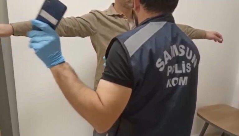 ehliyet sinavina kopya duzenekle girmeye calisti sucustu yakalandi LKxr7g4f