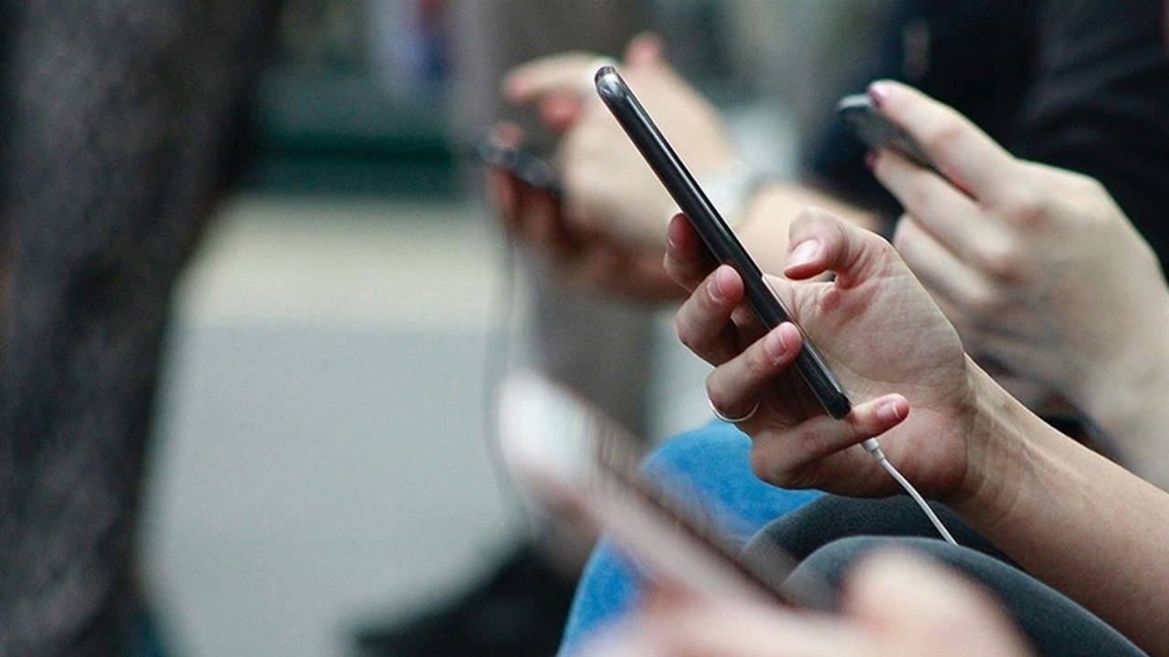 ekran bagimliligi vucudu savunmasiz birakiyor DLKtGeqx