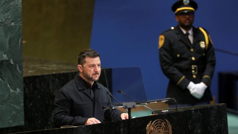 zelenski bmde konusuyordostlar ve silahlardan baska guvenlik garantisi yok 5W86J832