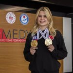 defne kurt altin madalyasini gazzedeki cocuklara armagan etti 76Xf4UUM