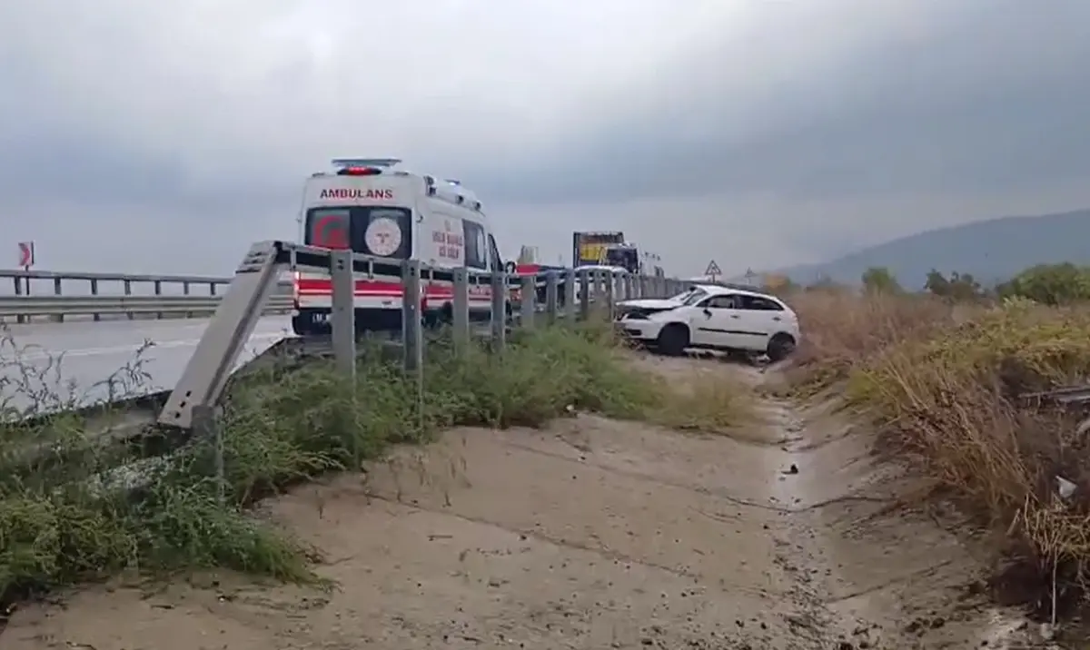 iznikte su kanalina dusen otomobilde 4 yarali lRE5GPMY