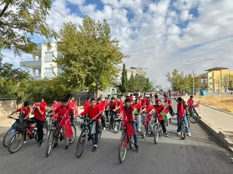 kahtada ortaokul ogrencilerinden gazze icin destek etkinligi 5yLt6sML