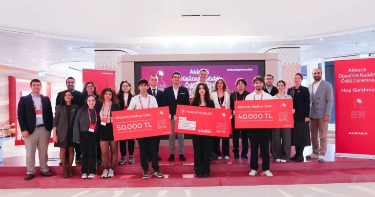akbank-dusunce-kulubu-ile-gencler-harvard-yaz-okulu-yolunda-iF58gGis.webp