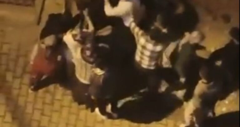 arnavutkoyde-komsularin-gurultu-kavgasi-sopayla-saldirdilar-CNFTCTRO.jpg