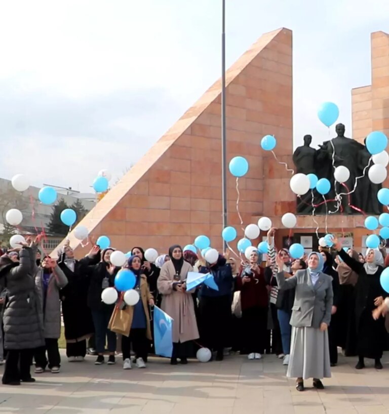ataturk-universitesinde-dogu-turkistan-icin-farkindalik-eylemi-HG75J4ZP.jpg
