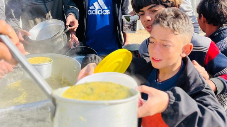 deniz feneri gazzede her gun 22 bin kisiye sicak yemek 5MbmEjWQ.jpg