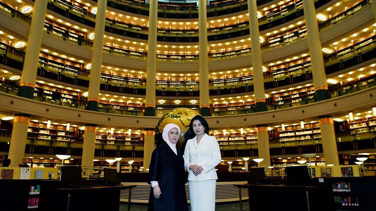 emine-erdogan-guney-kore-devlet-baskaninin-esi-ile-millet-kutuphanesini-ziyaret-etti-9RsmsRmH.jpg