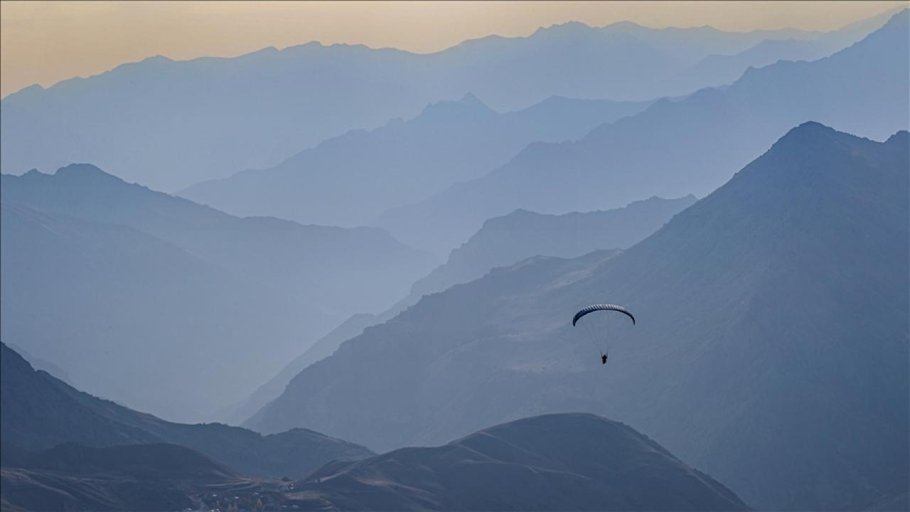 hakkari-semalari-yamac-parasutuyle-renkleniyor-OGK7QnF8.jpg