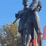 malatyada-ataturk-heykelindeki-eksik-bayrak-figuru-gG5AzC6p.jpg