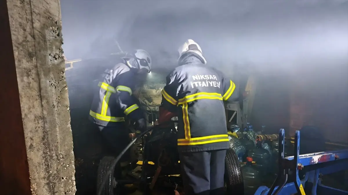 niksarda-uc-katli-evde-yangin-BAJmiNOn.jpg