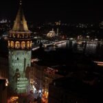 galata-kulesine-savaslarda-engelli-kalan-cocuklar-ve-sivillerin-videosu-yansitildi-3HaNaMmF.jpg