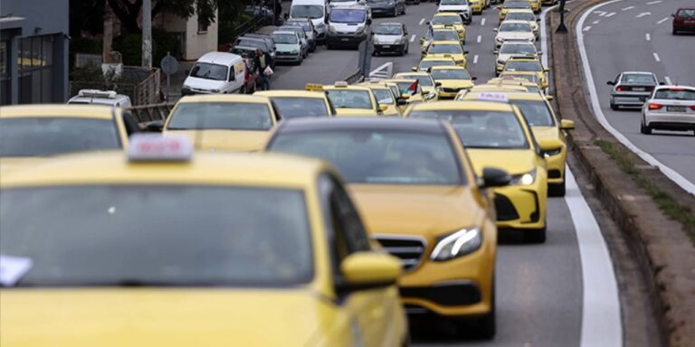 ibb-son-ihaleyi-de-yapti-taksi-plakalari-satildi-yoldan-yolcu-almayacaklar-4j61ZbRJ.jpg