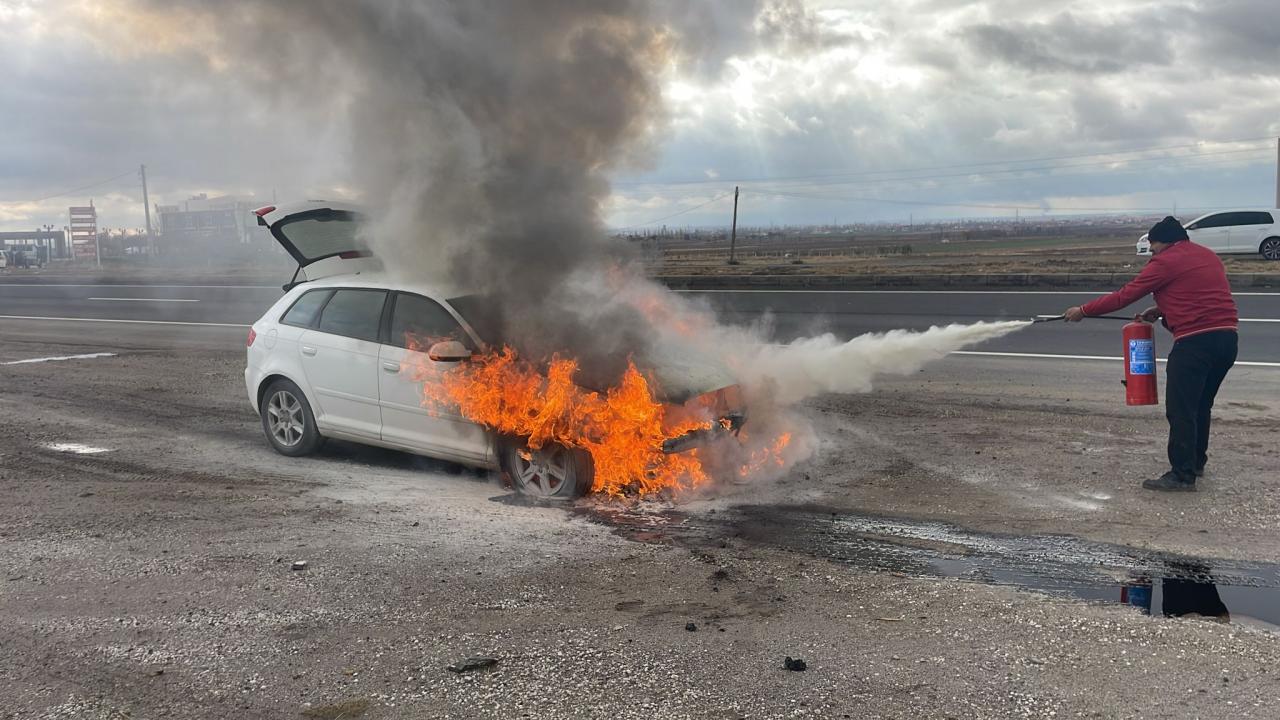 otomobil-hareket-halinde-yandi-ZDgr1V5F.jpg