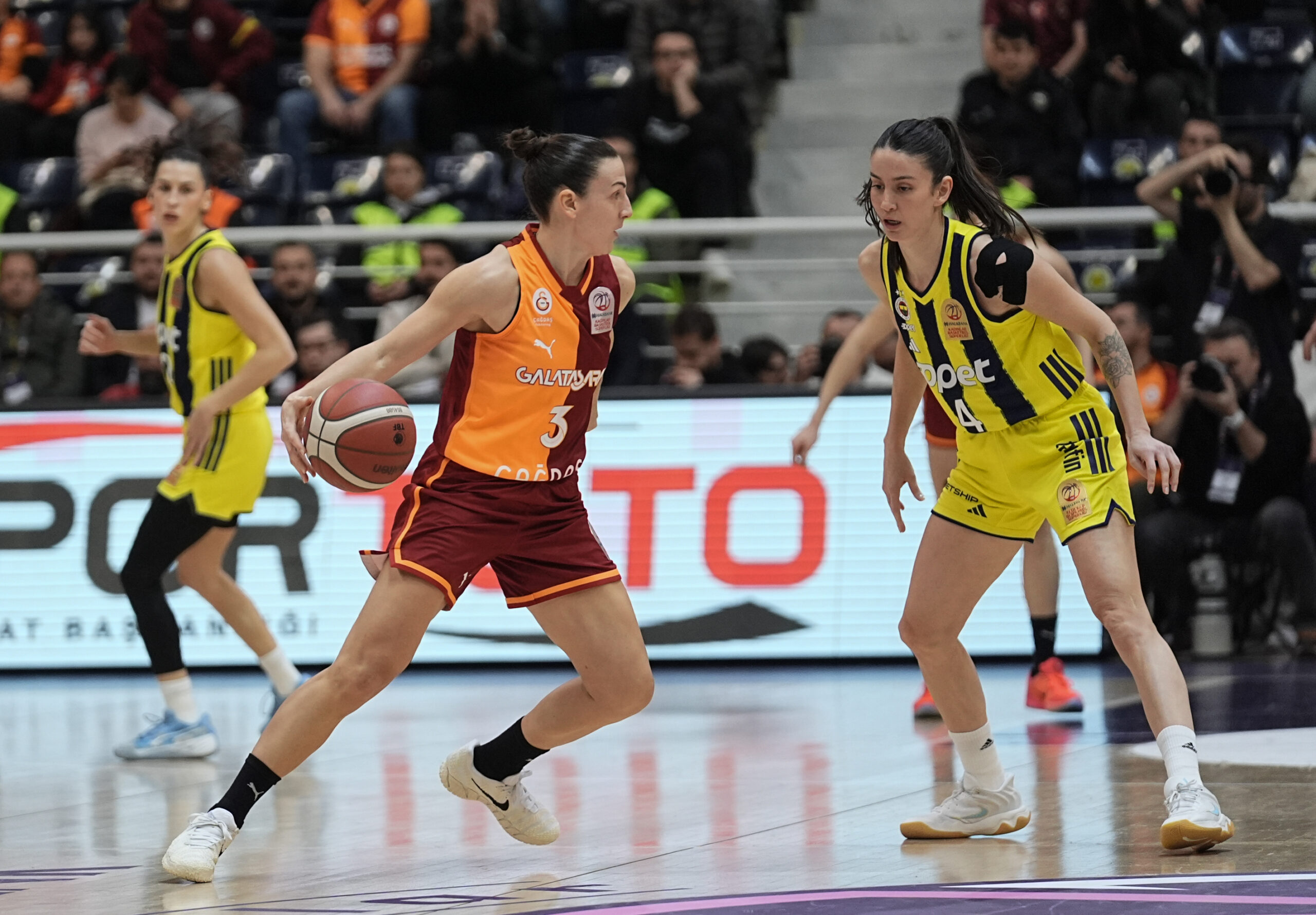 halkbank-kadinlar-turkiye-kupasinda-sampiyon-fenerbahce-oldu-7NaXNvir.jpg