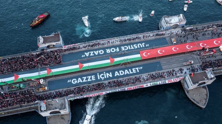 istanbuldaki-filistin-yuruyusu-dunya-basininda-E4tkOVa7.jpg