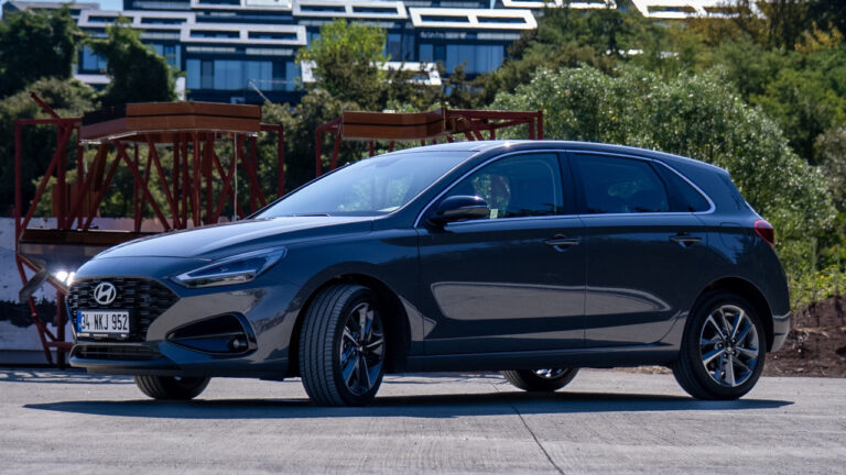 hyundai-i30-yeni-16-t-gdi-motor-secenegiyle-turkiyede-43khH7Qs.jpg