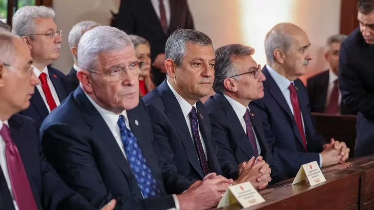 siyasi-liderler-de-katildi-1-mecliste-23-nisan-toreni-numan-kurtulmustan-egemenlik-vurgusu-LWAKO5qj
