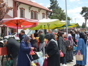 Havza’da Meyve Sebze Satıcısından Selzedelere Yarı Fiyatla Destek