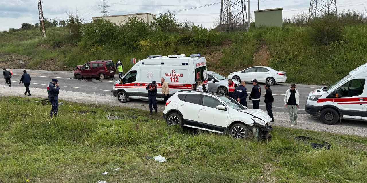 Çan’da Otomobil ve Hafif Ticari Araç Çarpıştı: Yaralılar Hastaneye Kaldırıldı