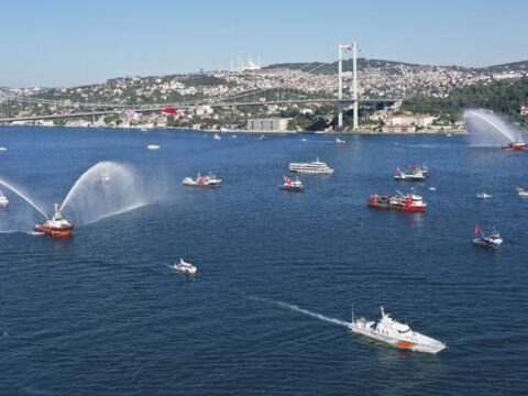 15 temmuzun 10 yilinda istanbul bogazinda gorkemli toren 253 gemiyle deniz korteji hYcInYQw